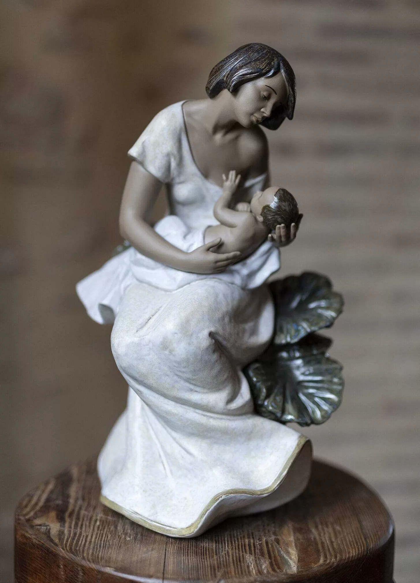 Lladró A Beautiful Bond Mother Figurine^ Family