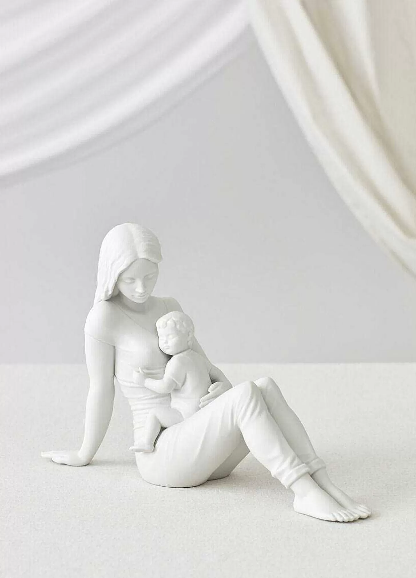 Lladró A Mother'S Love Figurine. Matte White^ Heritage