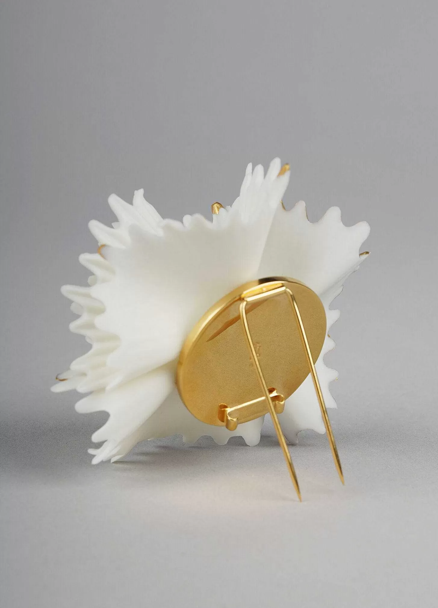 Lladró Actinia Brooch. White And Golden Luster^ Jewelry