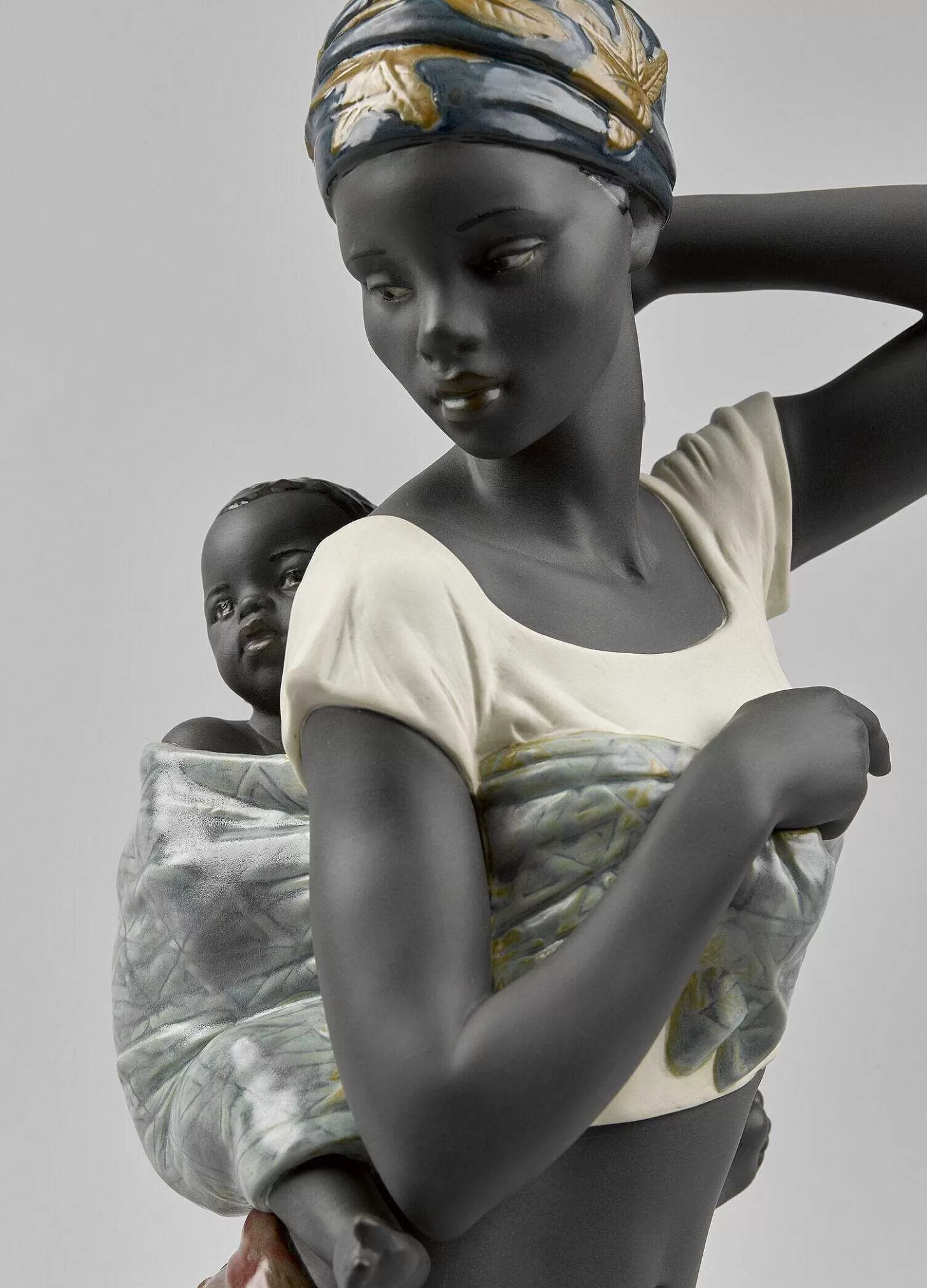 Lladró African Bond Mother Figurine^ Heritage