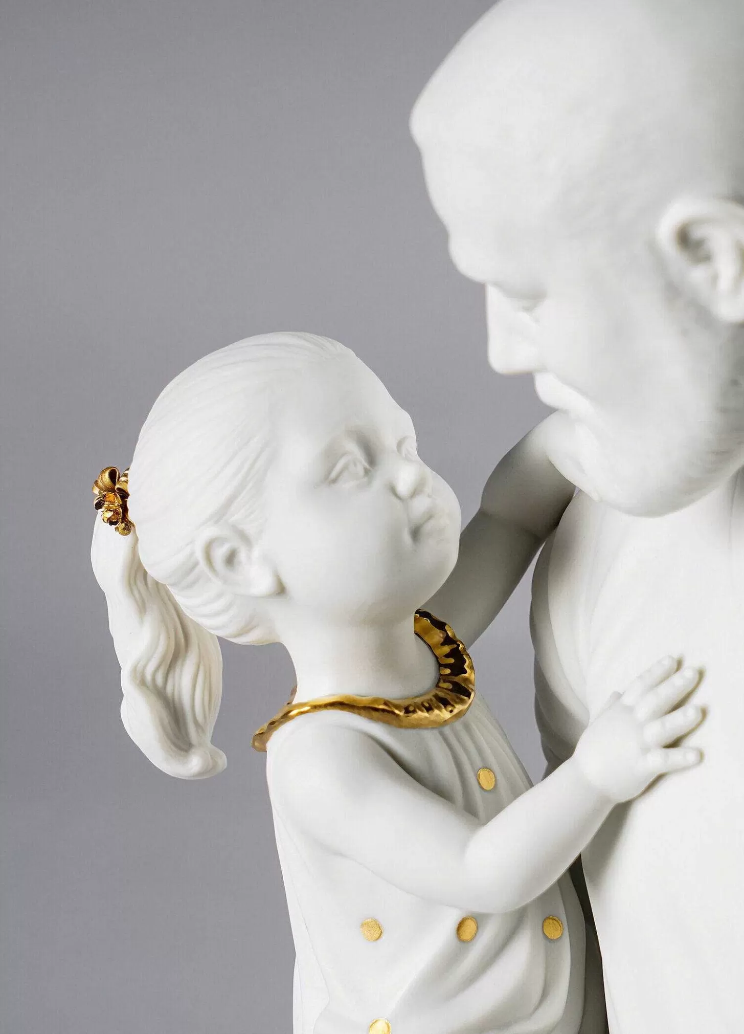 Lladró In Daddy'S Arms Figurine. Golden & White Luster^ Family