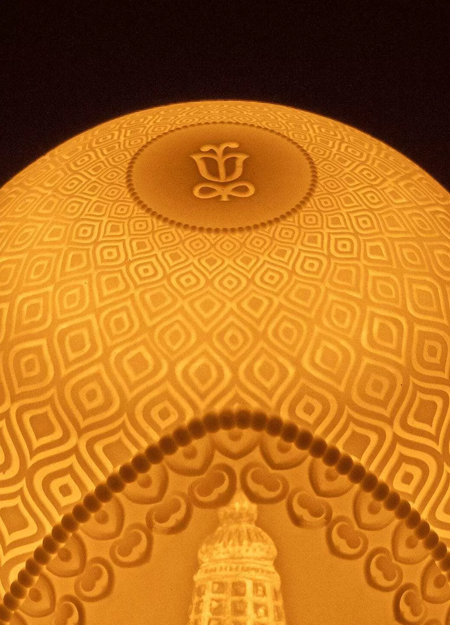Lladró Lord Balaji Dome Table Lamp^ Light & Scent