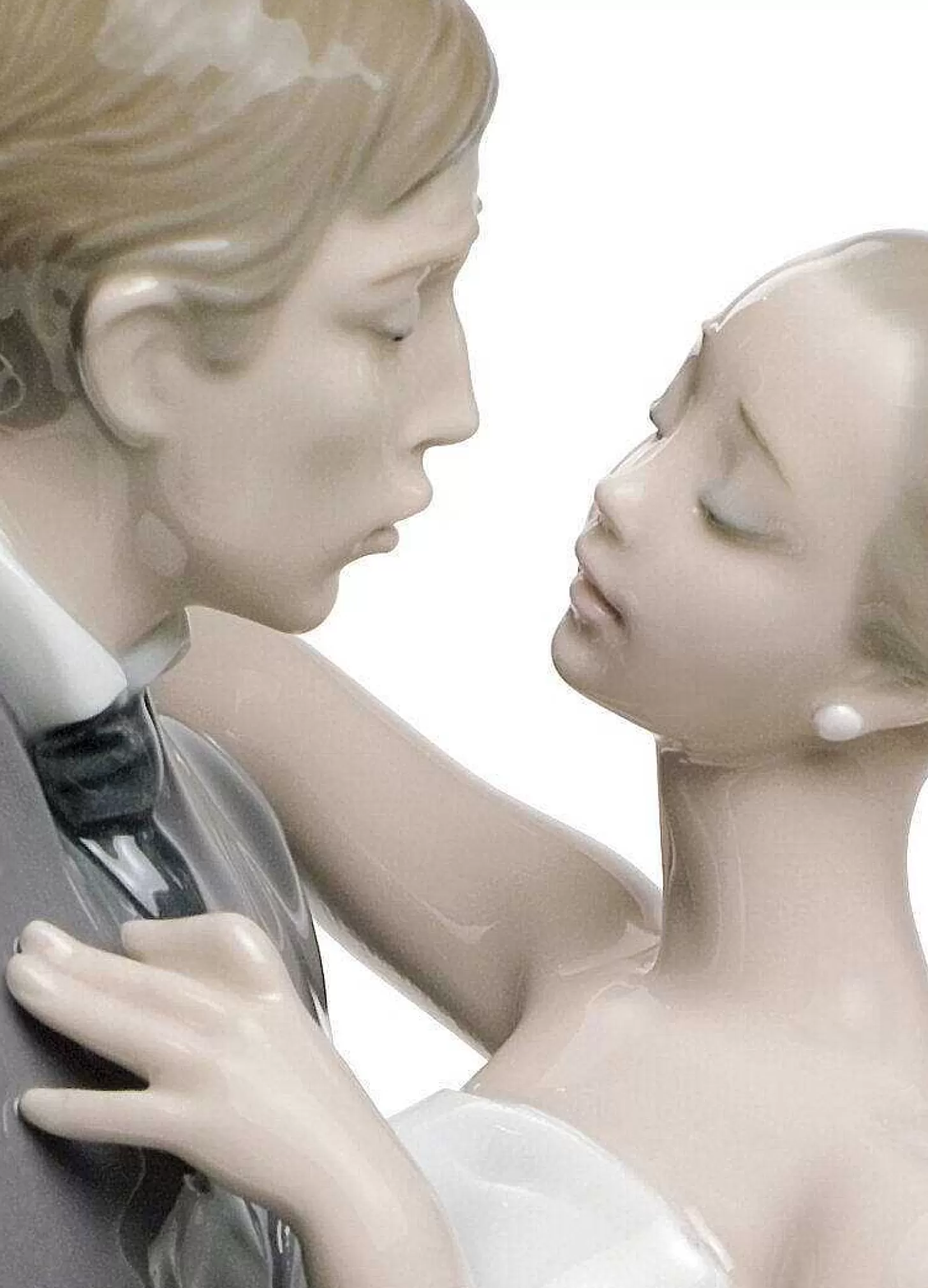 Lladró Lovers' Waltz Couple Figurine^ Love