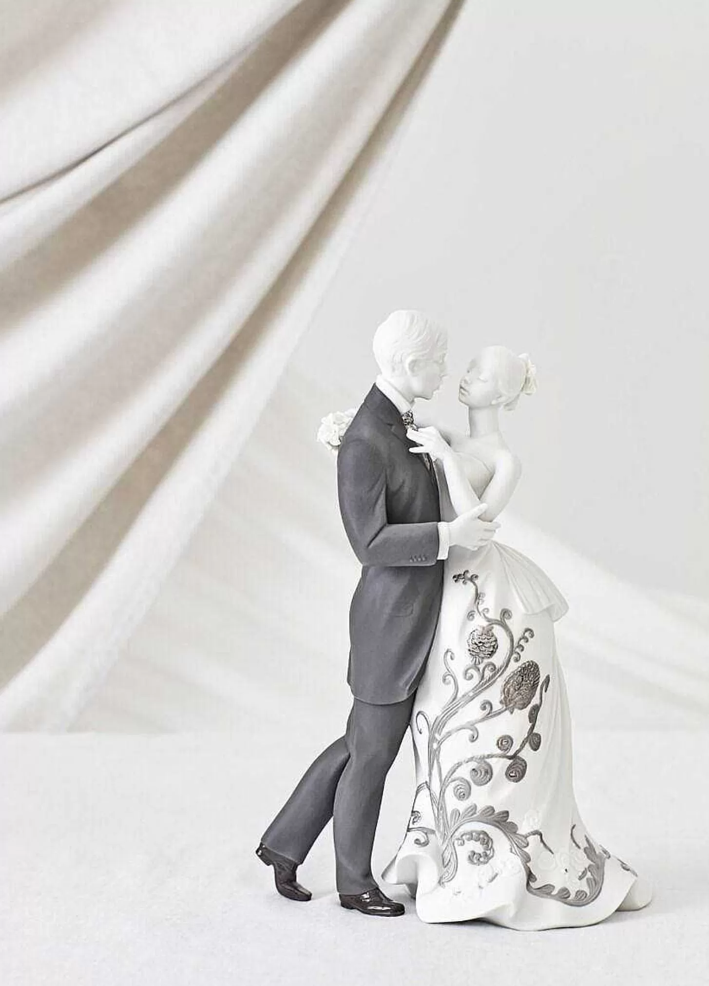 Lladró Lovers' Waltz Couple Figurine. Silver Lustre^ Love