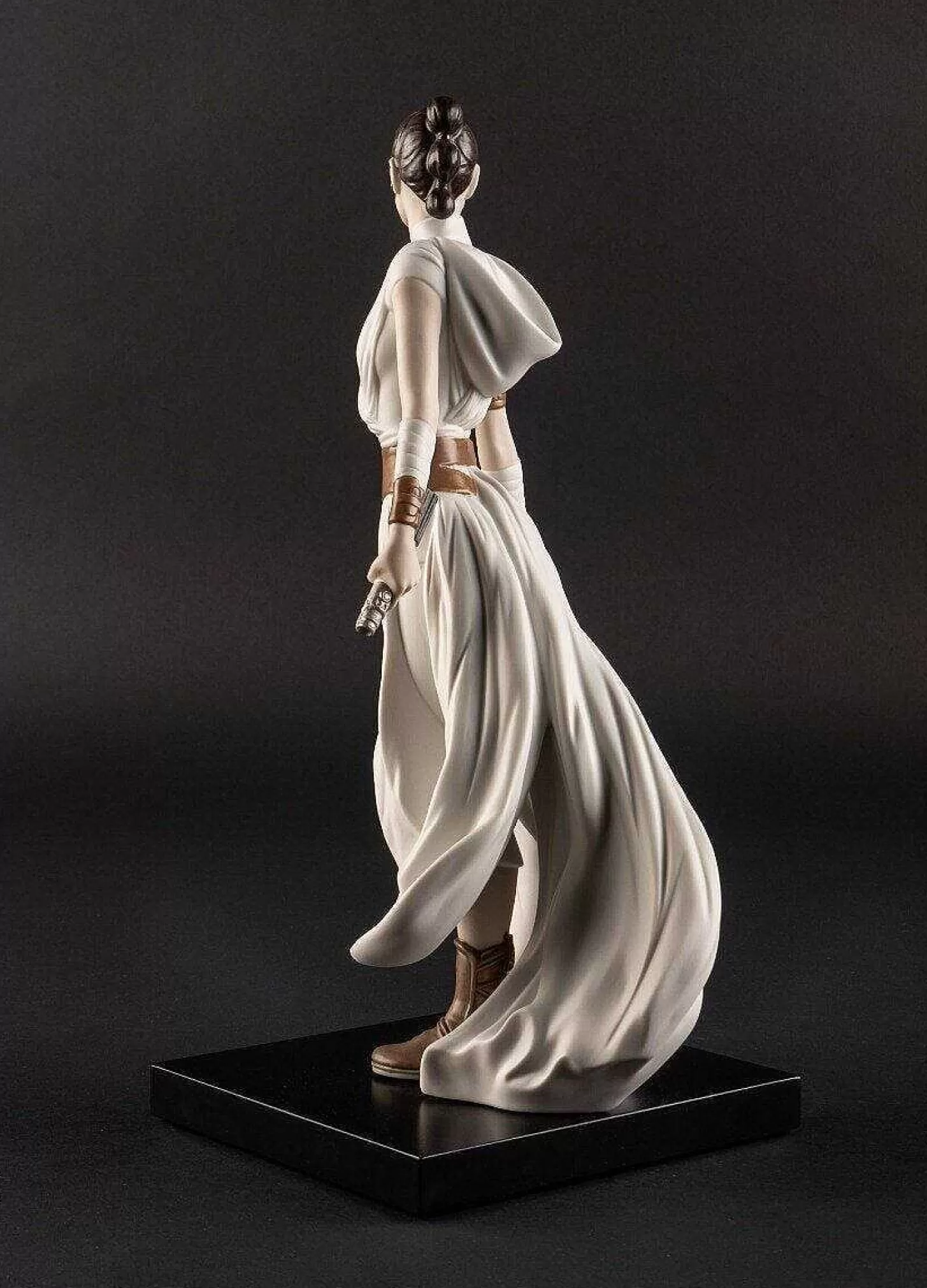 Lladró Rey Figurine^ Design