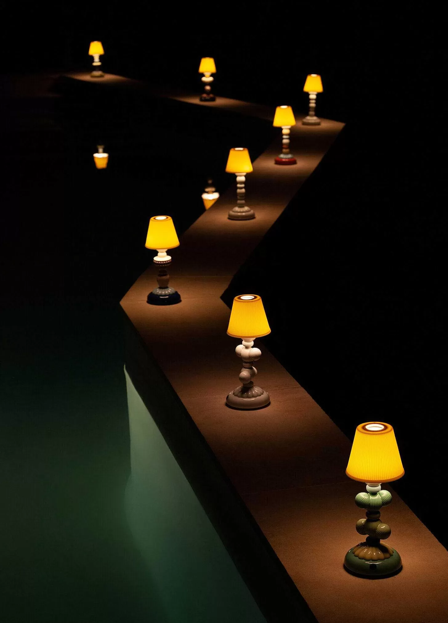 Lladró Sunflower Firefly Table Lamp. Black^ Light & Scent