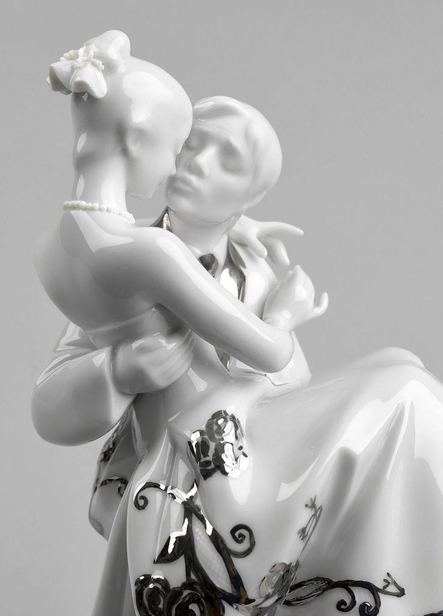 Lladró The Happiest Day Couple. Figurine. Silver Luster^ Love